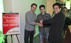 Philanthropy Realtors founder Miguel Gonzalez, right, greets actors attending Reach for the Stars, the first event the Los Angeles company sponsored. (© Philanthropy Realtors)